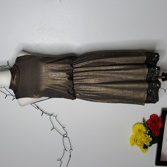 NEW Alice & Olivia Estelle Dress Gold Metallic Cocktail Luxury Lame Celeb Style - Picture 3 of 14